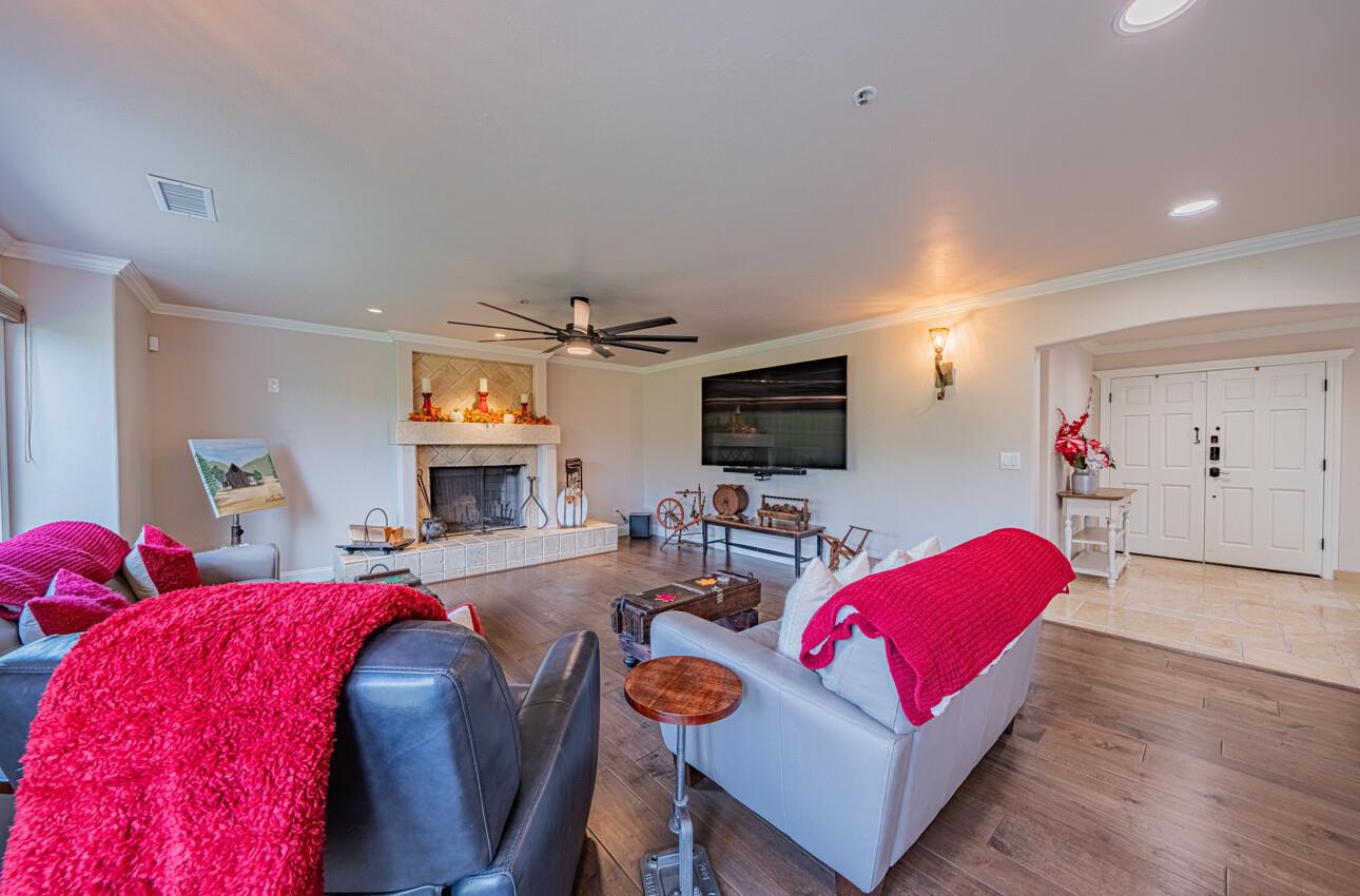 Detail Gallery Image 13 of 82 For 11394 Saddle Rd, Monterey,  CA 93940 - 4 Beds | 3/1 Baths