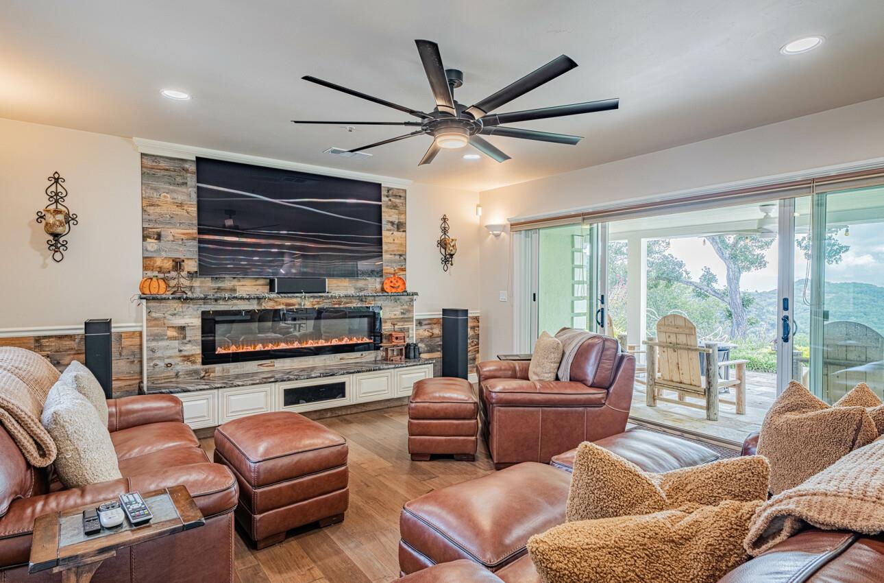 Detail Gallery Image 4 of 82 For 11394 Saddle Rd, Monterey,  CA 93940 - 4 Beds | 3/1 Baths