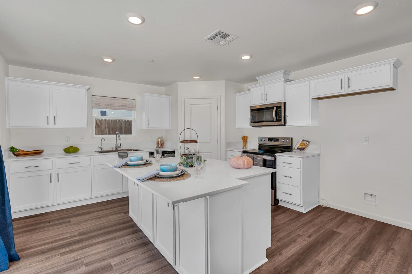 Detail Gallery Image 12 of 30 For 408 Rice Way, Los Banos,  CA 93635 - 3 Beds | 2/1 Baths