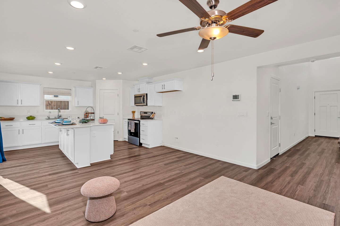 Detail Gallery Image 8 of 30 For 408 Rice Way, Los Banos,  CA 93635 - 3 Beds | 2/1 Baths