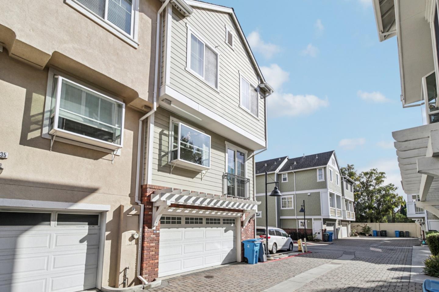 Detail Gallery Image 32 of 49 For 10837 N Stelling Rd, Cupertino,  CA 95014 - 4 Beds | 2/1 Baths