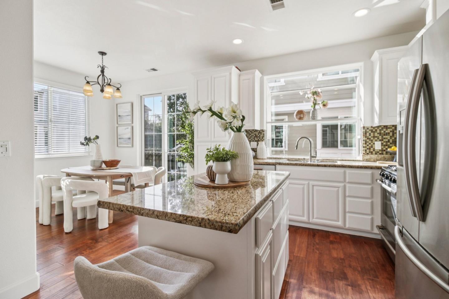 Detail Gallery Image 6 of 49 For 10837 N Stelling Rd, Cupertino,  CA 95014 - 4 Beds | 2/1 Baths