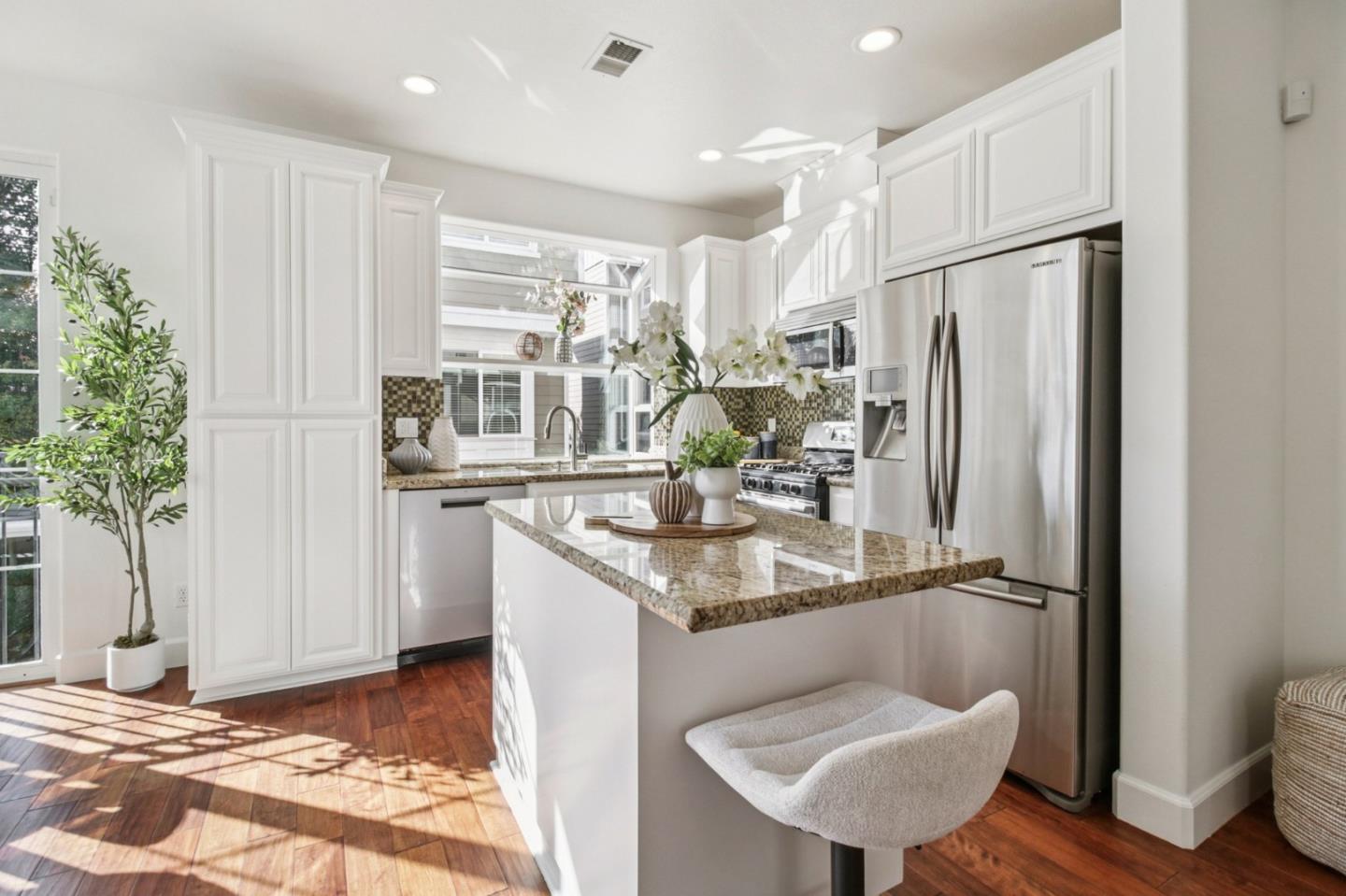 Detail Gallery Image 8 of 49 For 10837 N Stelling Rd, Cupertino,  CA 95014 - 4 Beds | 2/1 Baths