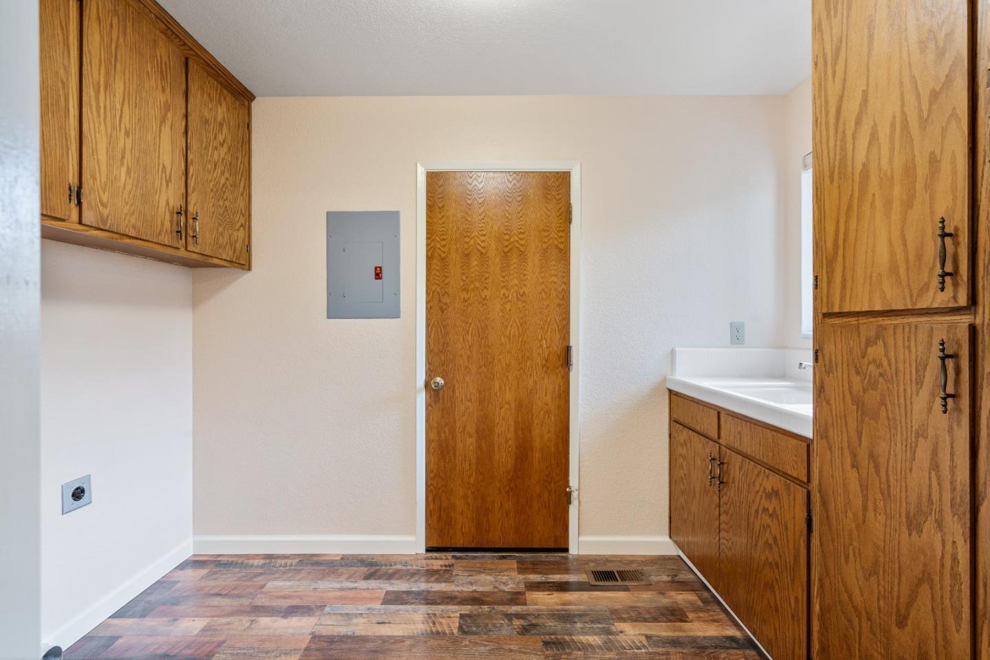 Detail Gallery Image 13 of 25 For 729 Helen Dr, Hollister,  CA 95023 - 2 Beds | 2/1 Baths