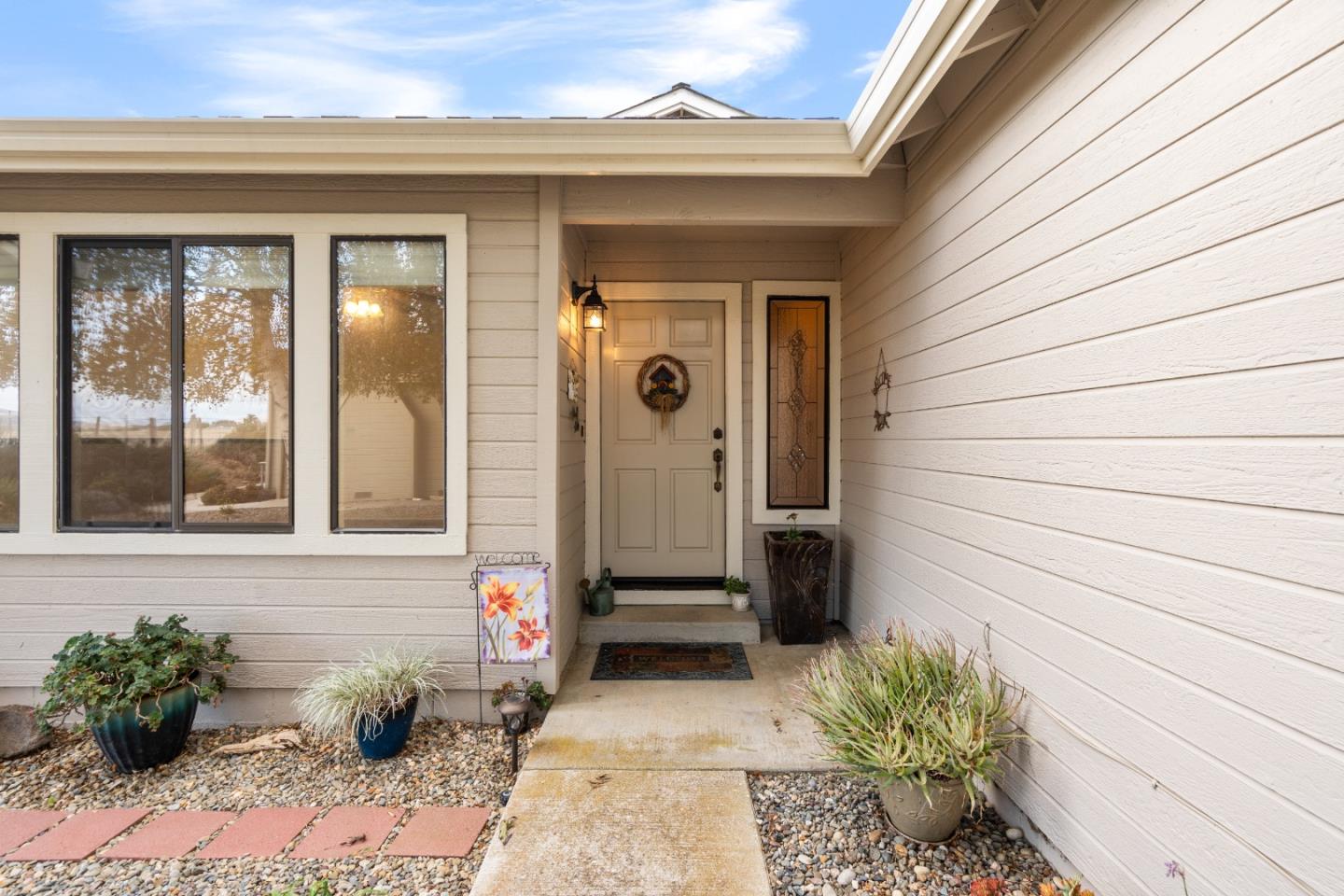 Detail Gallery Image 4 of 25 For 729 Helen Dr, Hollister,  CA 95023 - 2 Beds | 2/1 Baths