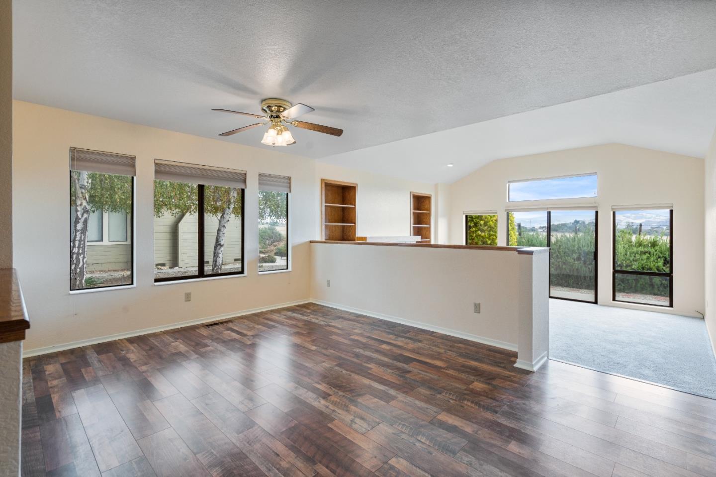 Detail Gallery Image 6 of 25 For 729 Helen Dr, Hollister,  CA 95023 - 2 Beds | 2/1 Baths