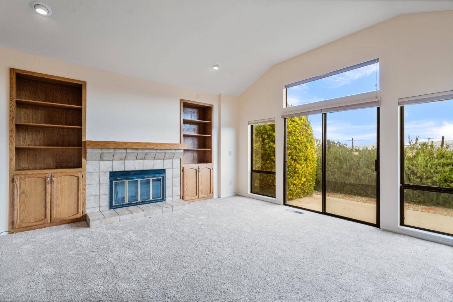 Detail Gallery Image 7 of 25 For 729 Helen Dr, Hollister,  CA 95023 - 2 Beds | 2/1 Baths