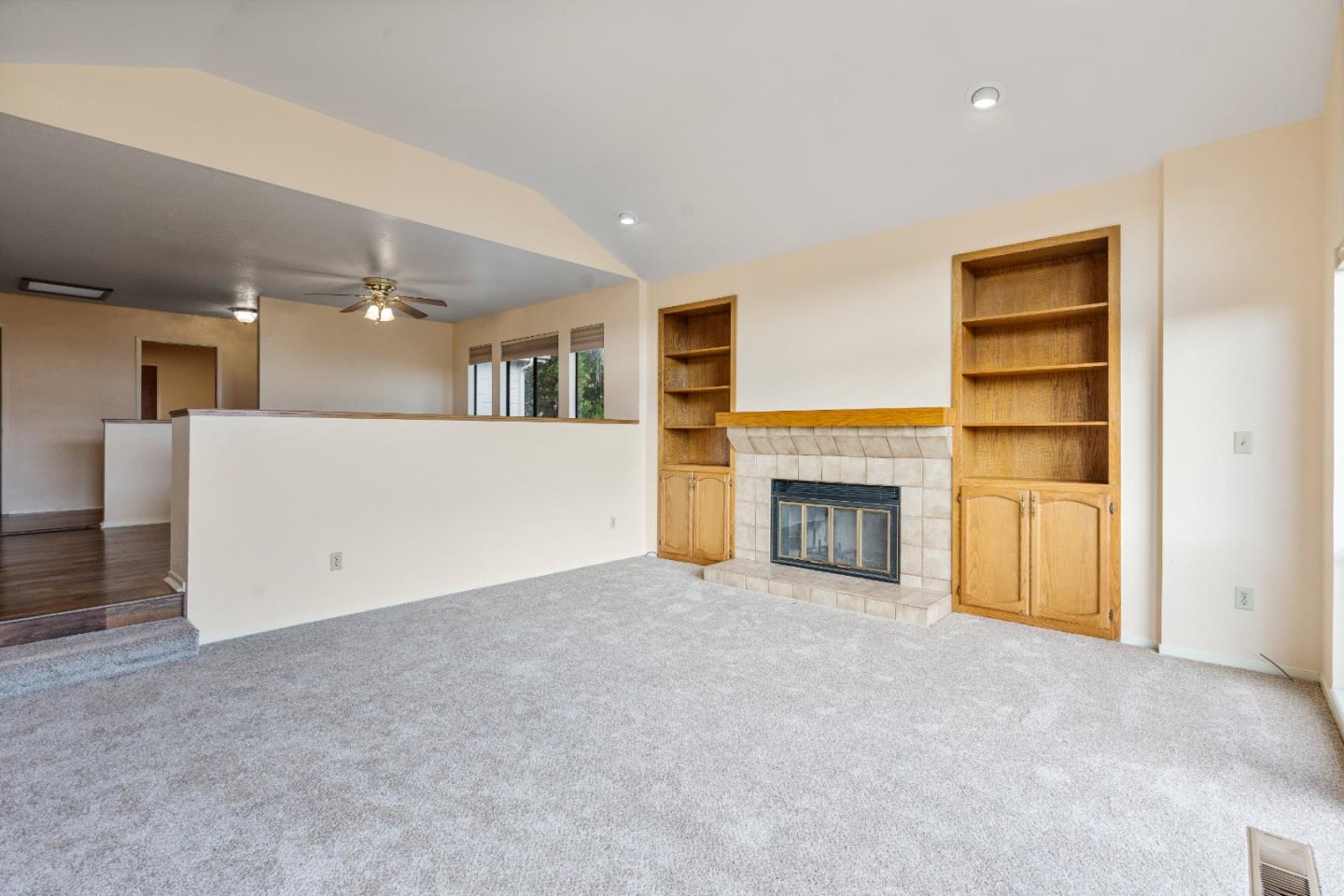 Detail Gallery Image 8 of 25 For 729 Helen Dr, Hollister,  CA 95023 - 2 Beds | 2/1 Baths