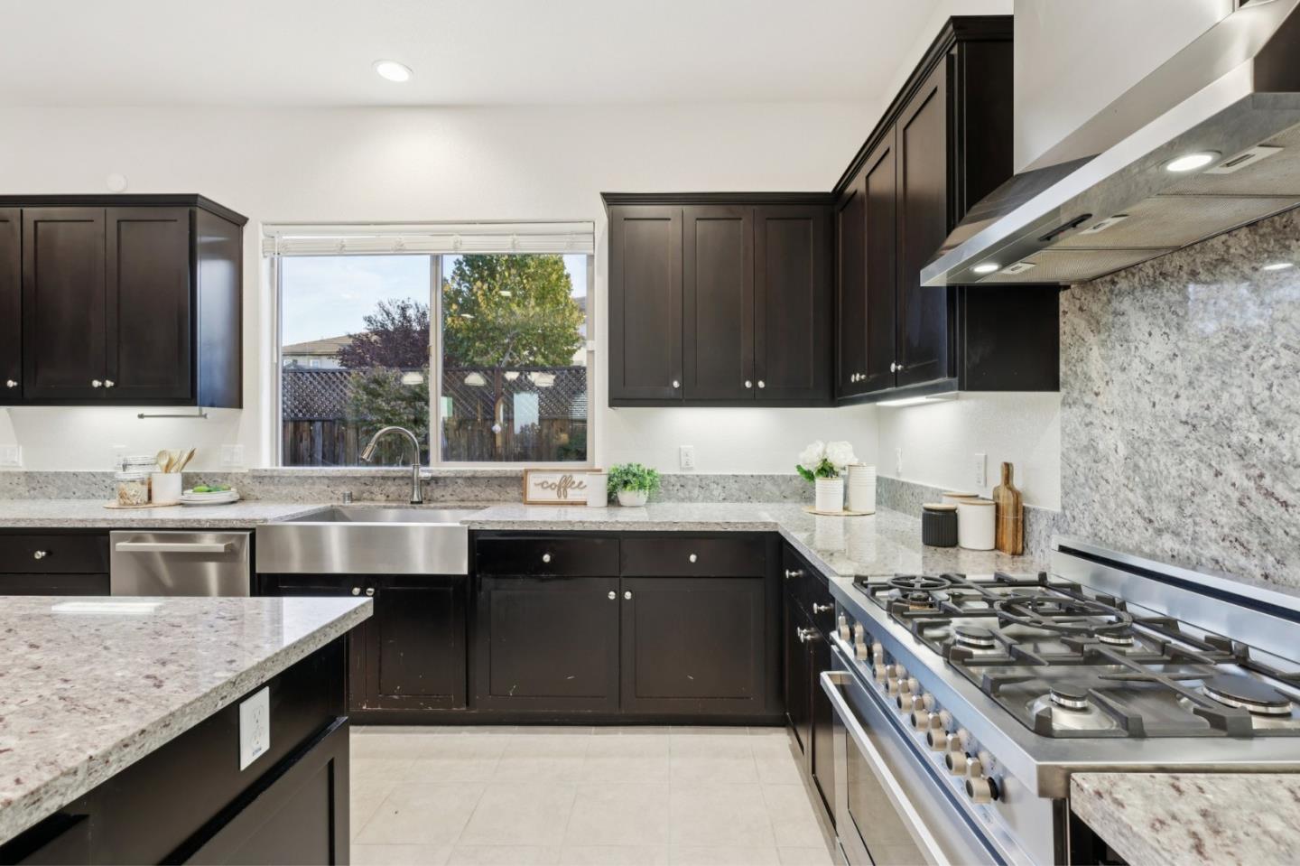 Detail Gallery Image 10 of 70 For 1452 Cottlestone Ct, San Jose,  CA 95121 - 5 Beds | 4 Baths