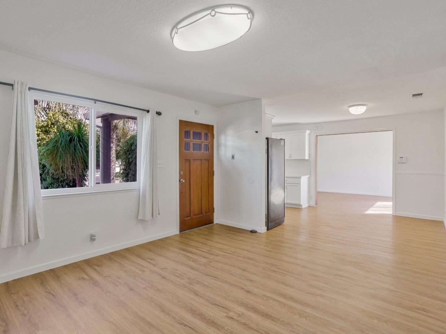 Detail Gallery Image 5 of 33 For 726 Milestone Dr, Lathrop,  CA 95330 - 3 Beds | 2 Baths