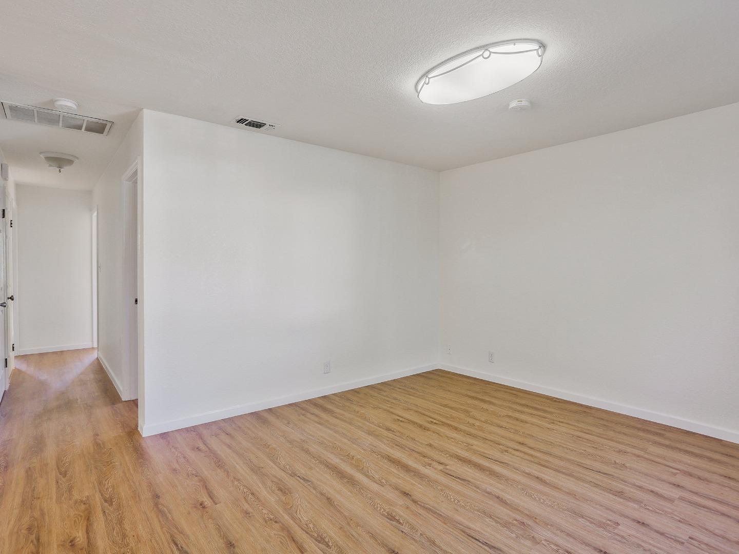 Detail Gallery Image 6 of 33 For 726 Milestone Dr, Lathrop,  CA 95330 - 3 Beds | 2 Baths