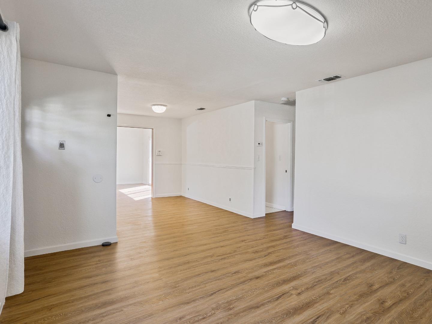 Detail Gallery Image 7 of 33 For 726 Milestone Dr, Lathrop,  CA 95330 - 3 Beds | 2 Baths