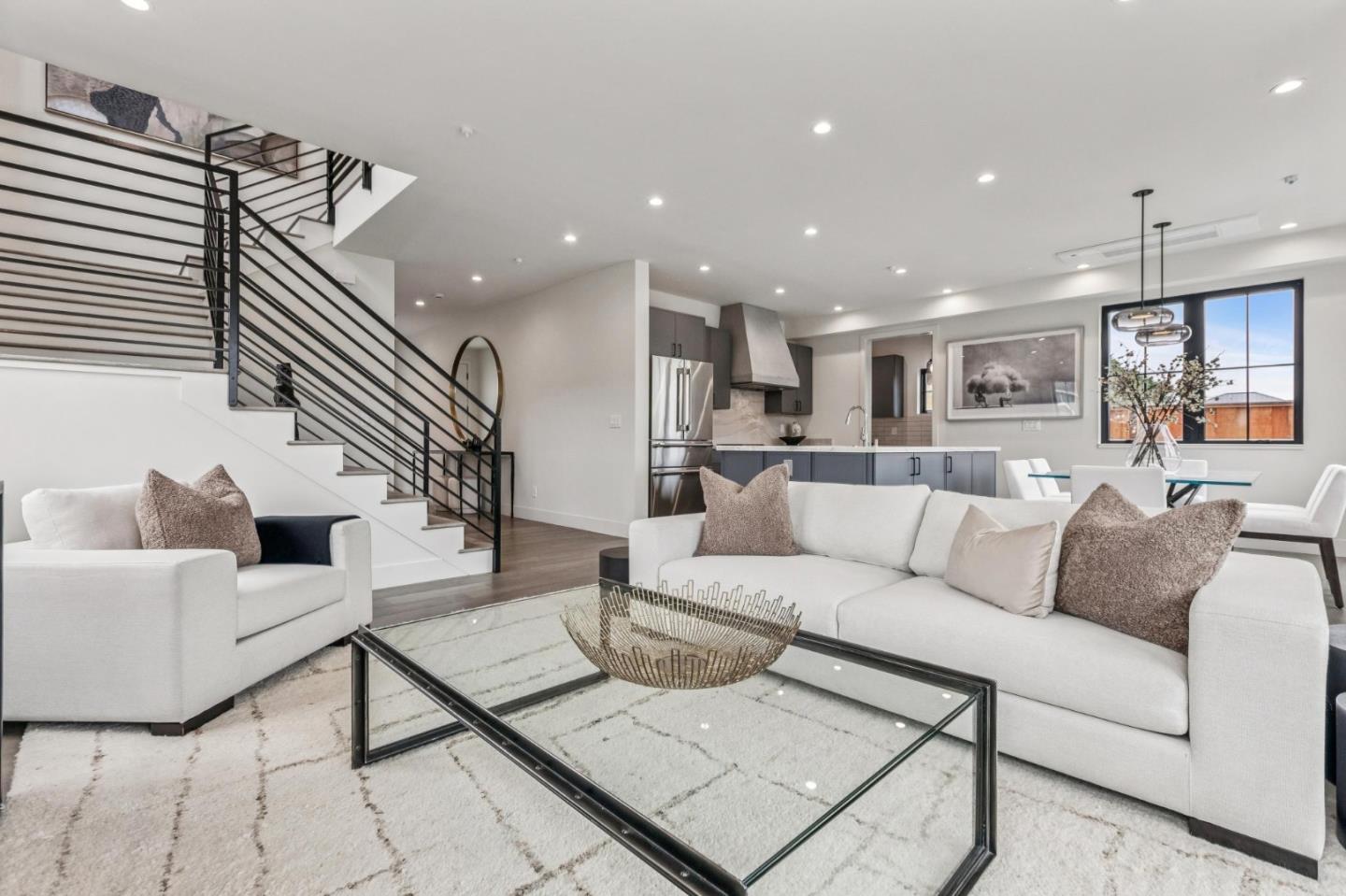 Detail Gallery Image 10 of 51 For 587 Creekside Ct, Half Moon Bay,  CA 94019 - 4 Beds | 3/1 Baths