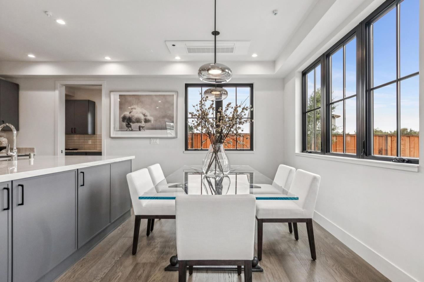 Detail Gallery Image 12 of 51 For 587 Creekside Ct, Half Moon Bay,  CA 94019 - 4 Beds | 3/1 Baths