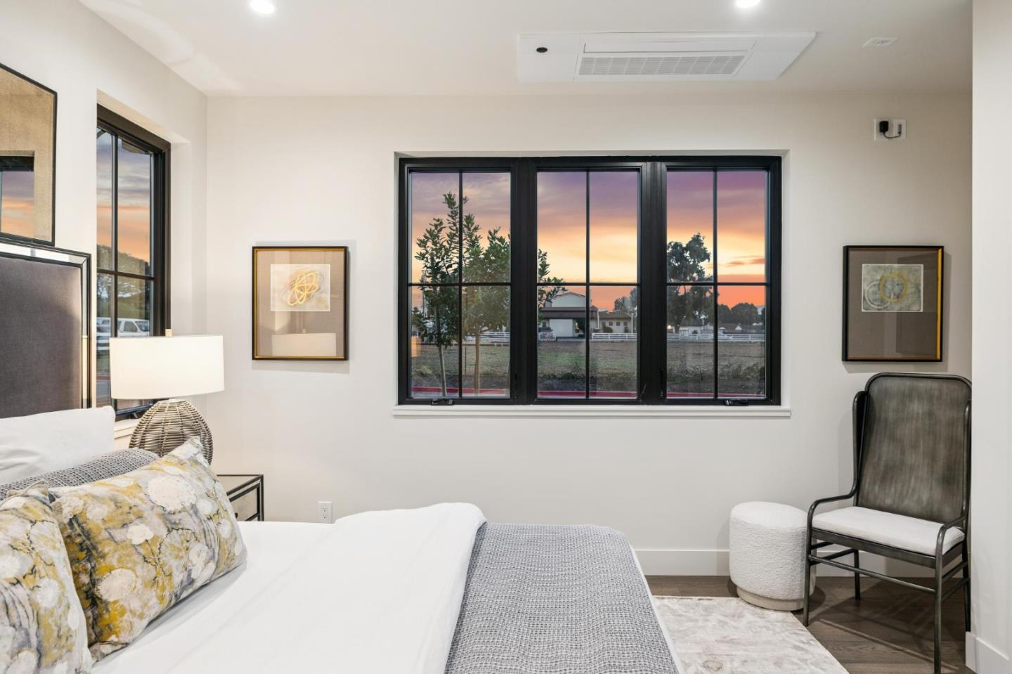 Detail Gallery Image 21 of 51 For 587 Creekside Ct, Half Moon Bay,  CA 94019 - 4 Beds | 3/1 Baths