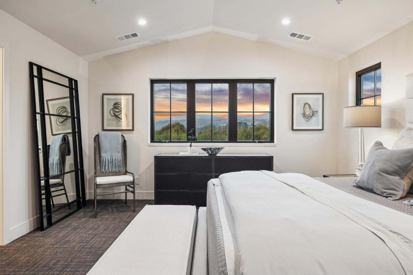 Detail Gallery Image 27 of 51 For 587 Creekside Ct, Half Moon Bay,  CA 94019 - 4 Beds | 3/1 Baths