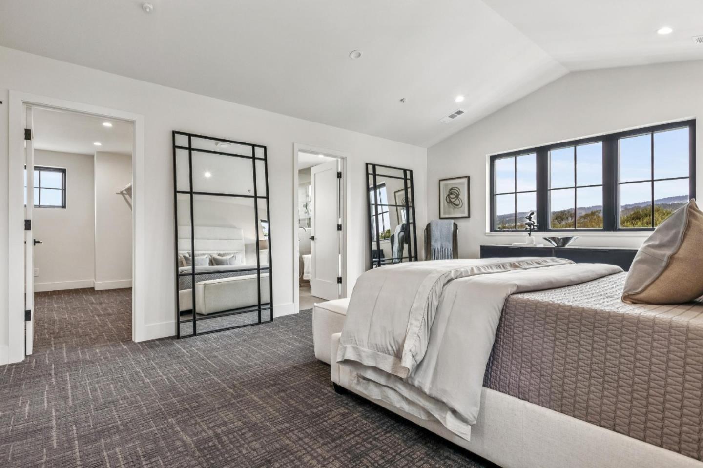 Detail Gallery Image 29 of 51 For 587 Creekside Ct, Half Moon Bay,  CA 94019 - 4 Beds | 3/1 Baths