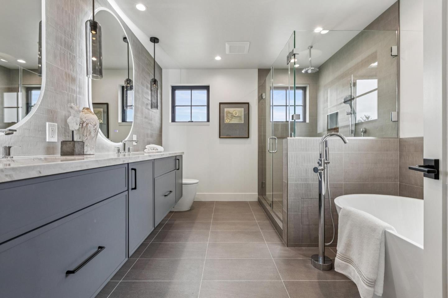 Detail Gallery Image 30 of 51 For 587 Creekside Ct, Half Moon Bay,  CA 94019 - 4 Beds | 3/1 Baths