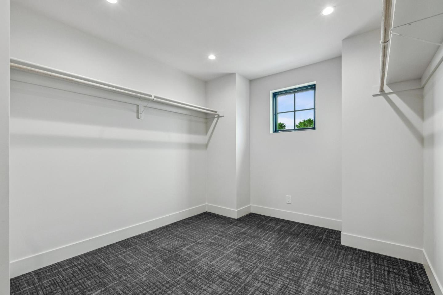 Detail Gallery Image 35 of 51 For 587 Creekside Ct, Half Moon Bay,  CA 94019 - 4 Beds | 3/1 Baths