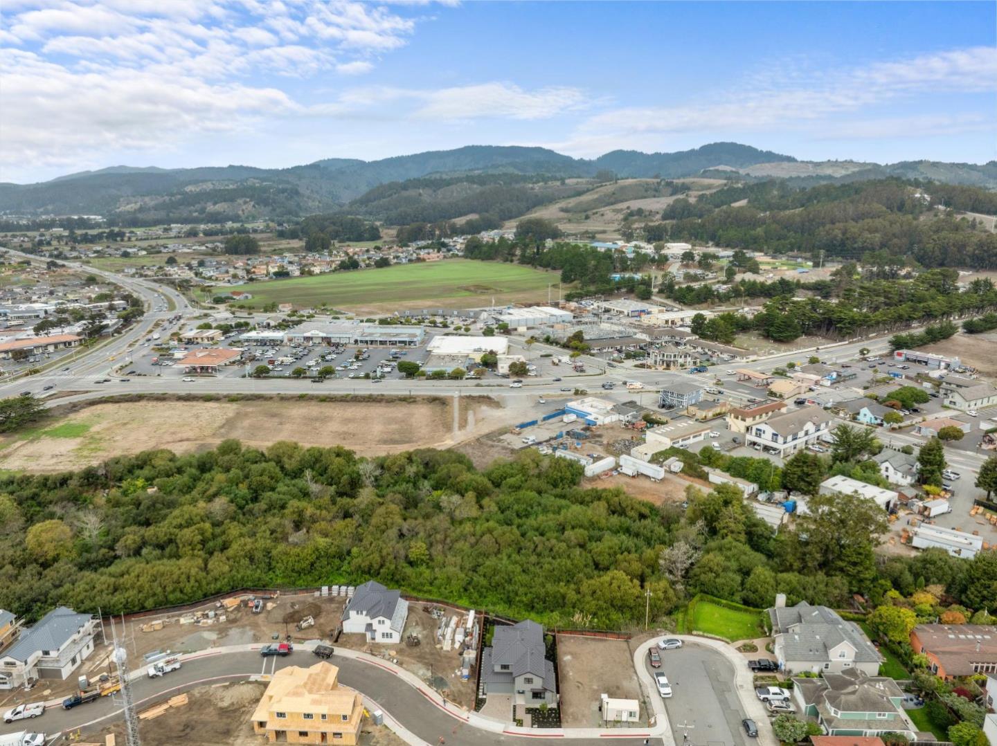 Detail Gallery Image 49 of 51 For 587 Creekside Ct, Half Moon Bay,  CA 94019 - 4 Beds | 3/1 Baths