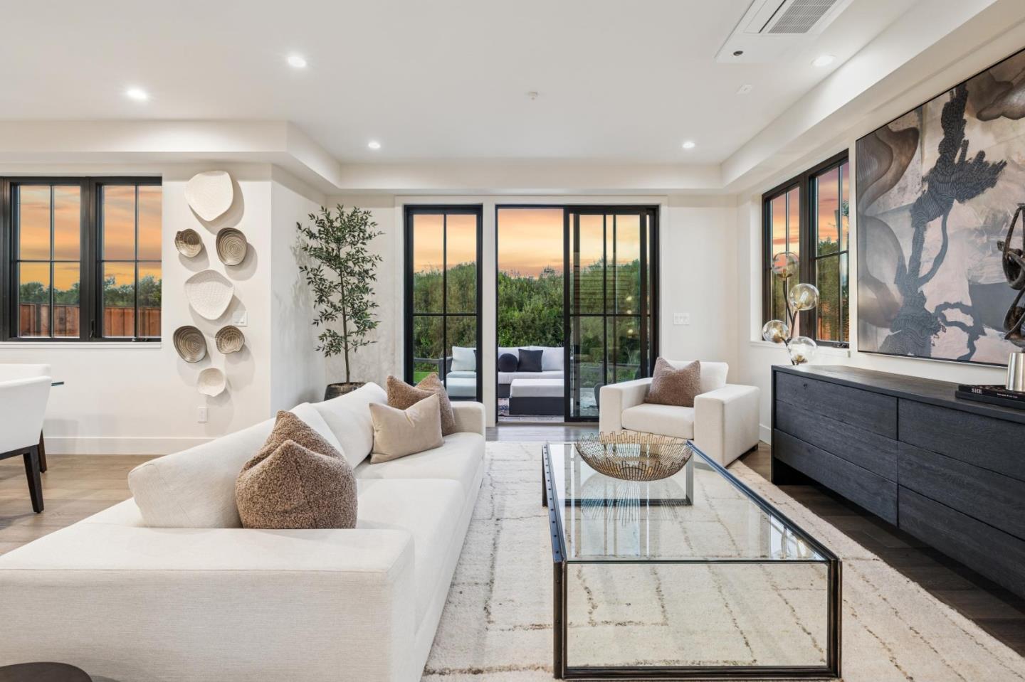 Detail Gallery Image 7 of 51 For 587 Creekside Ct, Half Moon Bay,  CA 94019 - 4 Beds | 3/1 Baths