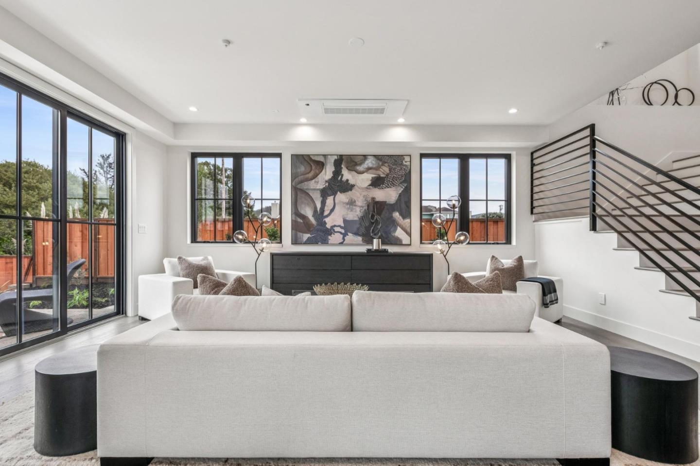 Detail Gallery Image 8 of 51 For 587 Creekside Ct, Half Moon Bay,  CA 94019 - 4 Beds | 3/1 Baths