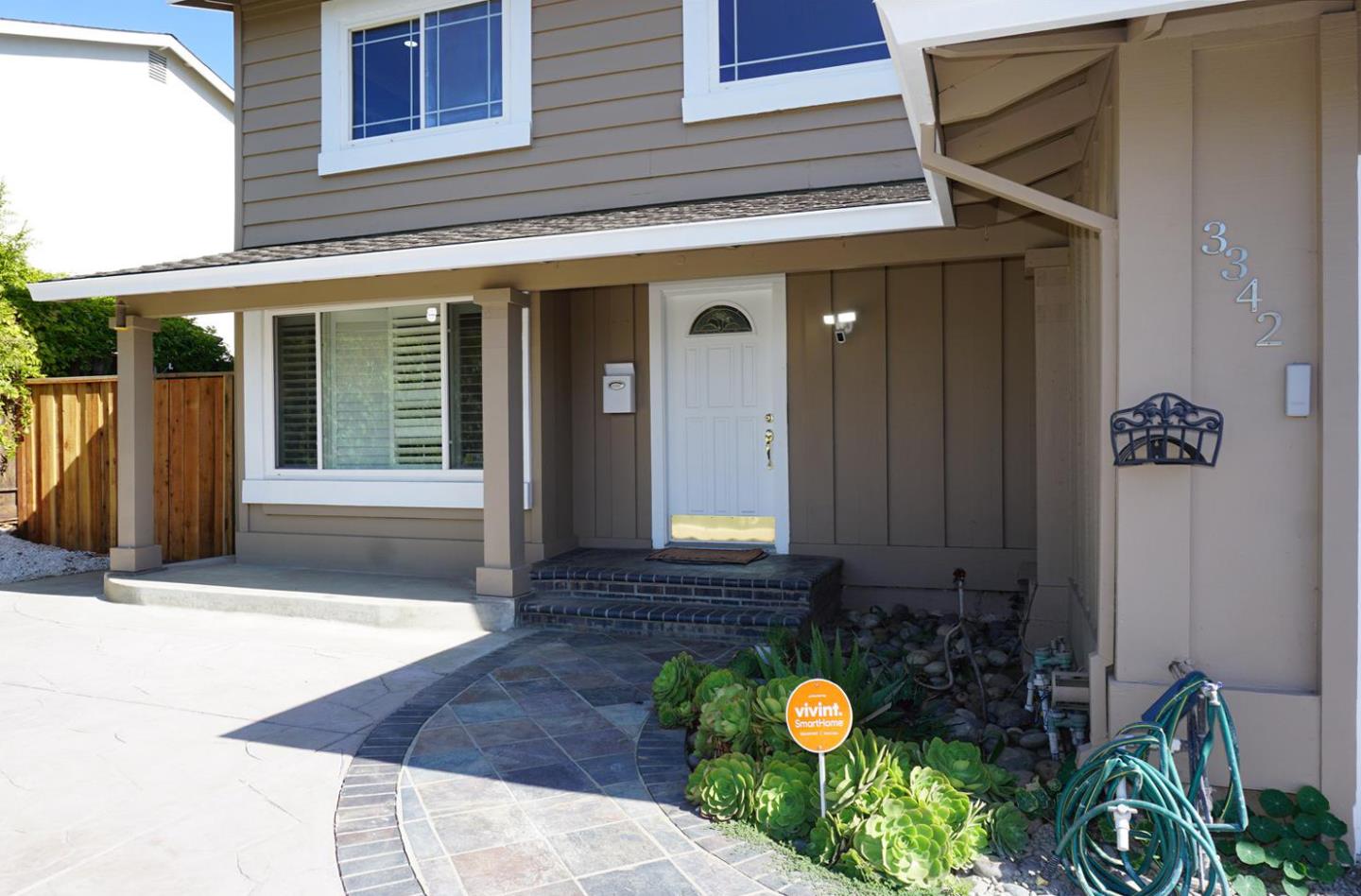 Detail Gallery Image 4 of 35 For 3342 San Saba Dr, San Jose,  CA 95148 - 4 Beds | 2/1 Baths