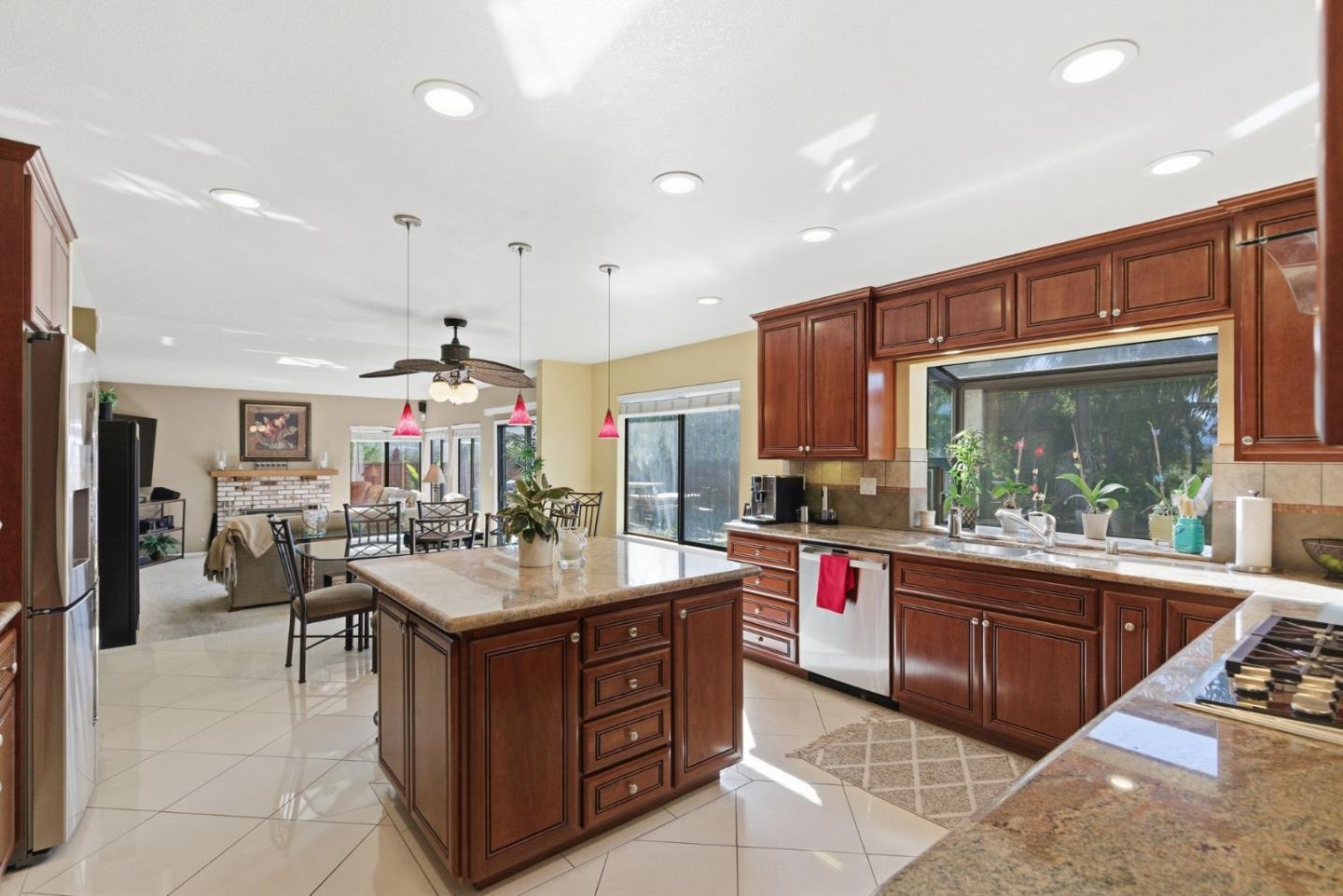 Detail Gallery Image 13 of 49 For 108 Mesa Verde Way, San Carlos,  CA 94070 - 5 Beds | 3 Baths