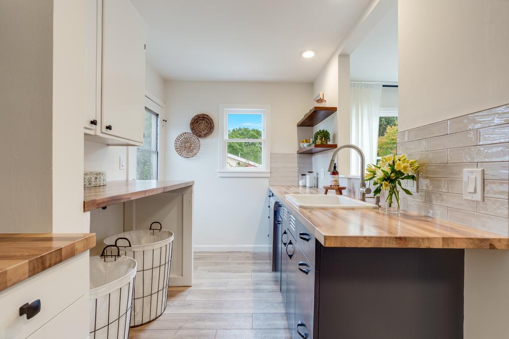 Detail Gallery Image 12 of 32 For 130 Darwin St, Santa Cruz,  CA 95062 - 2 Beds | 1 Baths