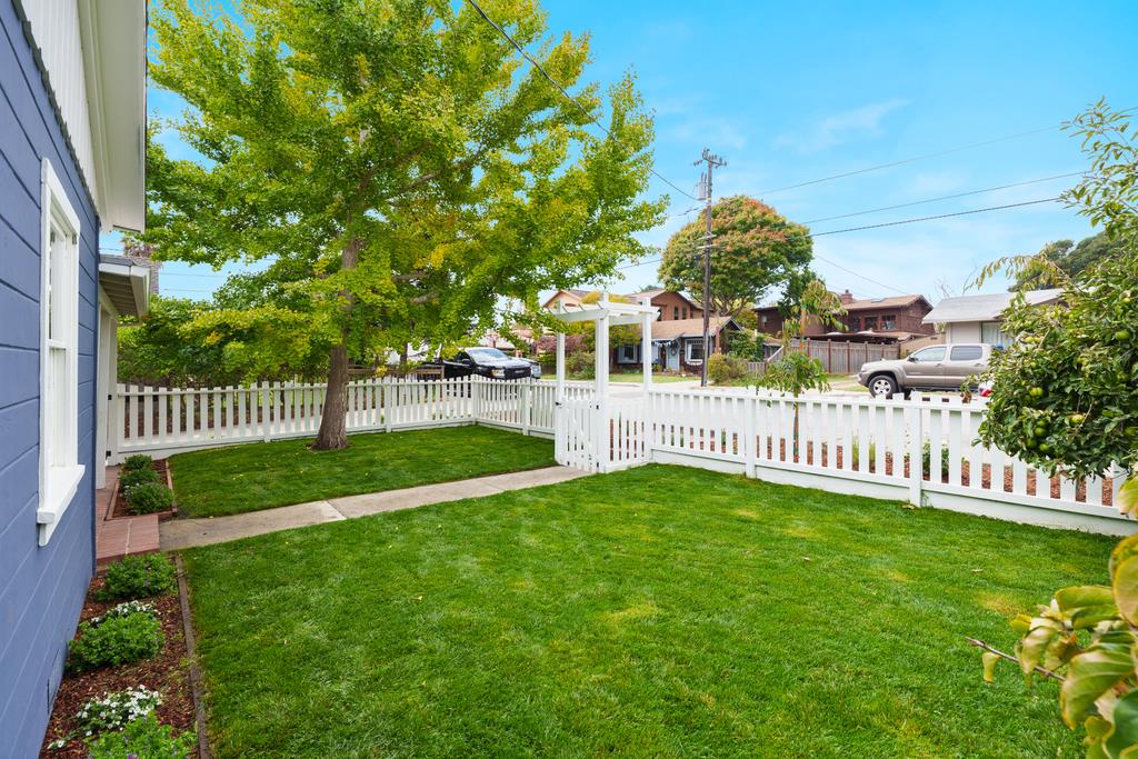 Detail Gallery Image 29 of 32 For 130 Darwin St, Santa Cruz,  CA 95062 - 2 Beds | 1 Baths