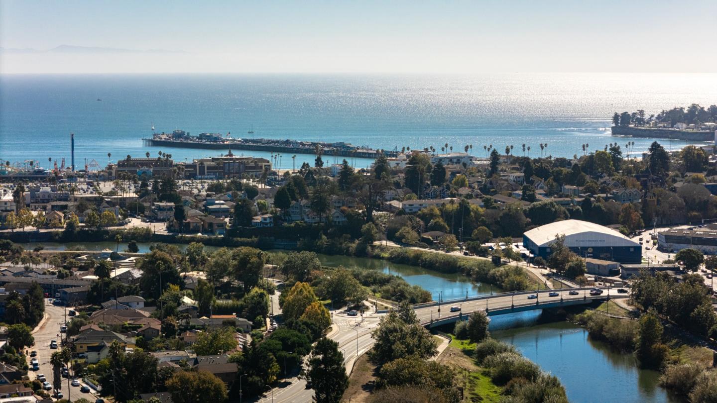 Detail Gallery Image 21 of 28 For 180 Dakota Ave #D,  Santa Cruz,  CA 95060 - 3 Beds | 1/1 Baths