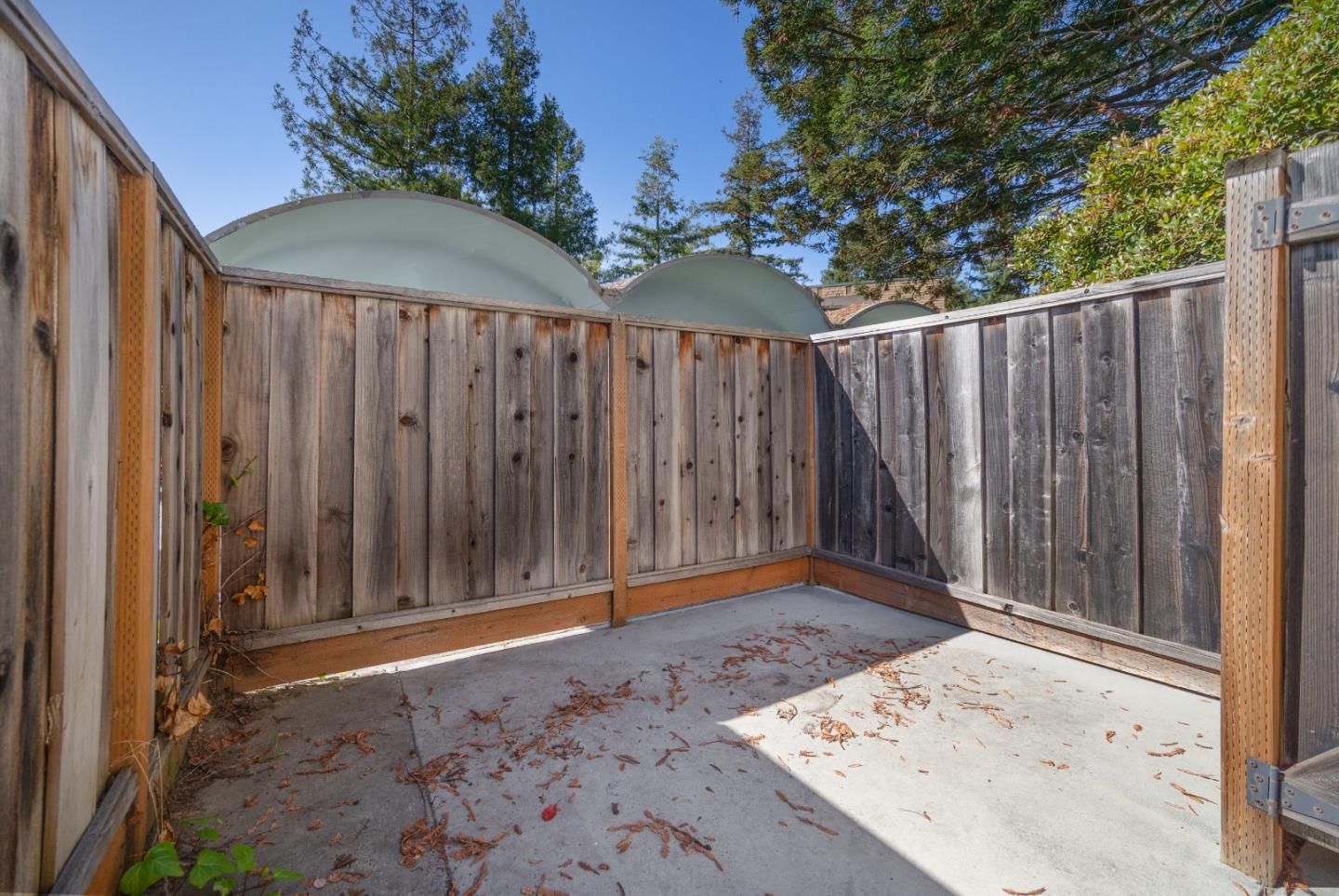Detail Gallery Image 3 of 28 For 180 Dakota Ave #D,  Santa Cruz,  CA 95060 - 3 Beds | 1/1 Baths