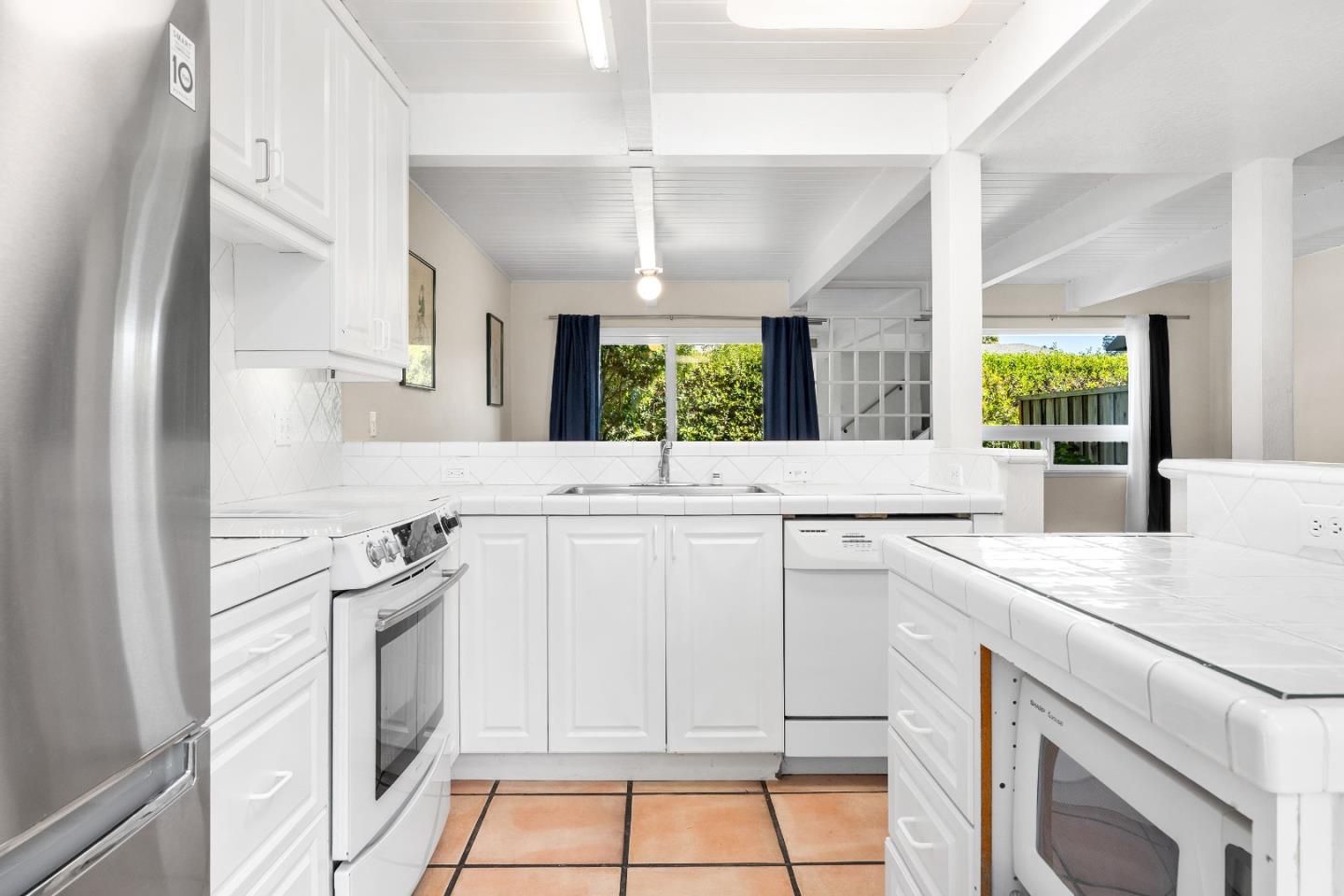 Detail Gallery Image 7 of 28 For 180 Dakota Ave #D,  Santa Cruz,  CA 95060 - 3 Beds | 1/1 Baths