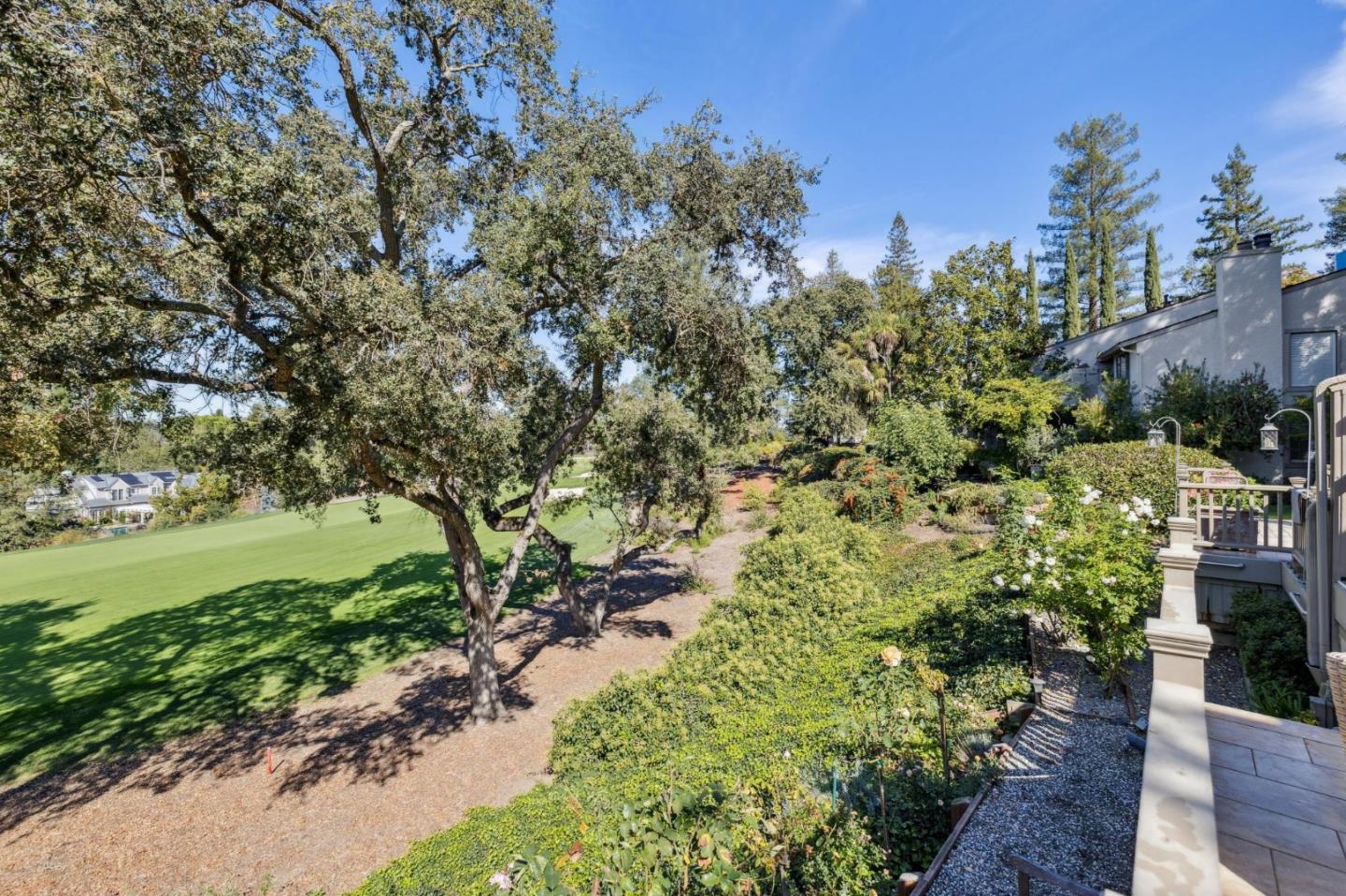 Detail Gallery Image 6 of 21 For 402 Sand Hill Cir, Menlo Park,  CA 94025 - 3 Beds | 2/1 Baths