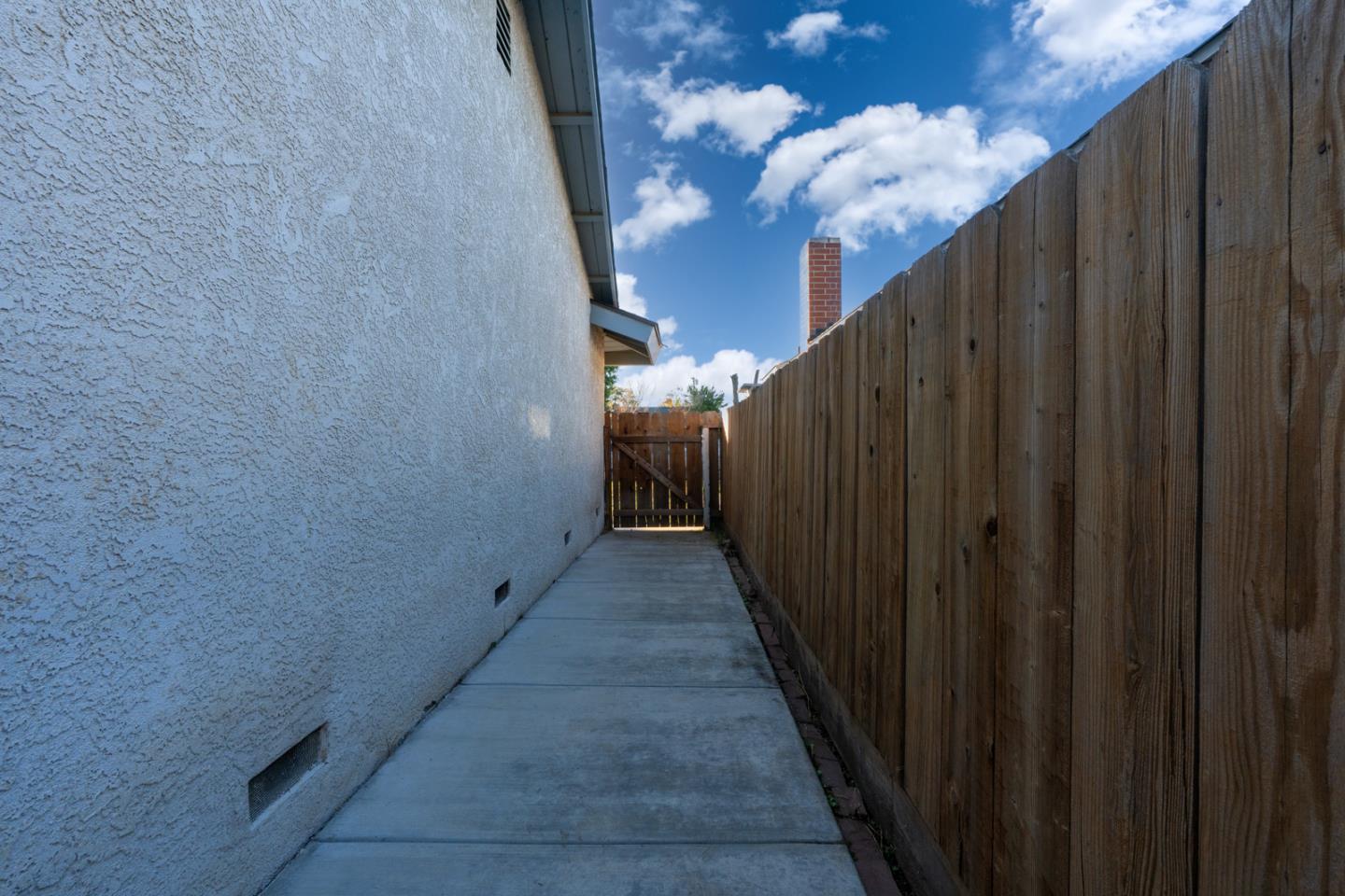 Detail Gallery Image 39 of 46 For 1062 Madison Ave, Los Banos,  CA 93635 - 4 Beds | 2 Baths