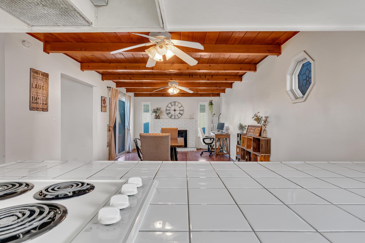 Detail Gallery Image 6 of 46 For 1062 Madison Ave, Los Banos,  CA 93635 - 4 Beds | 2 Baths