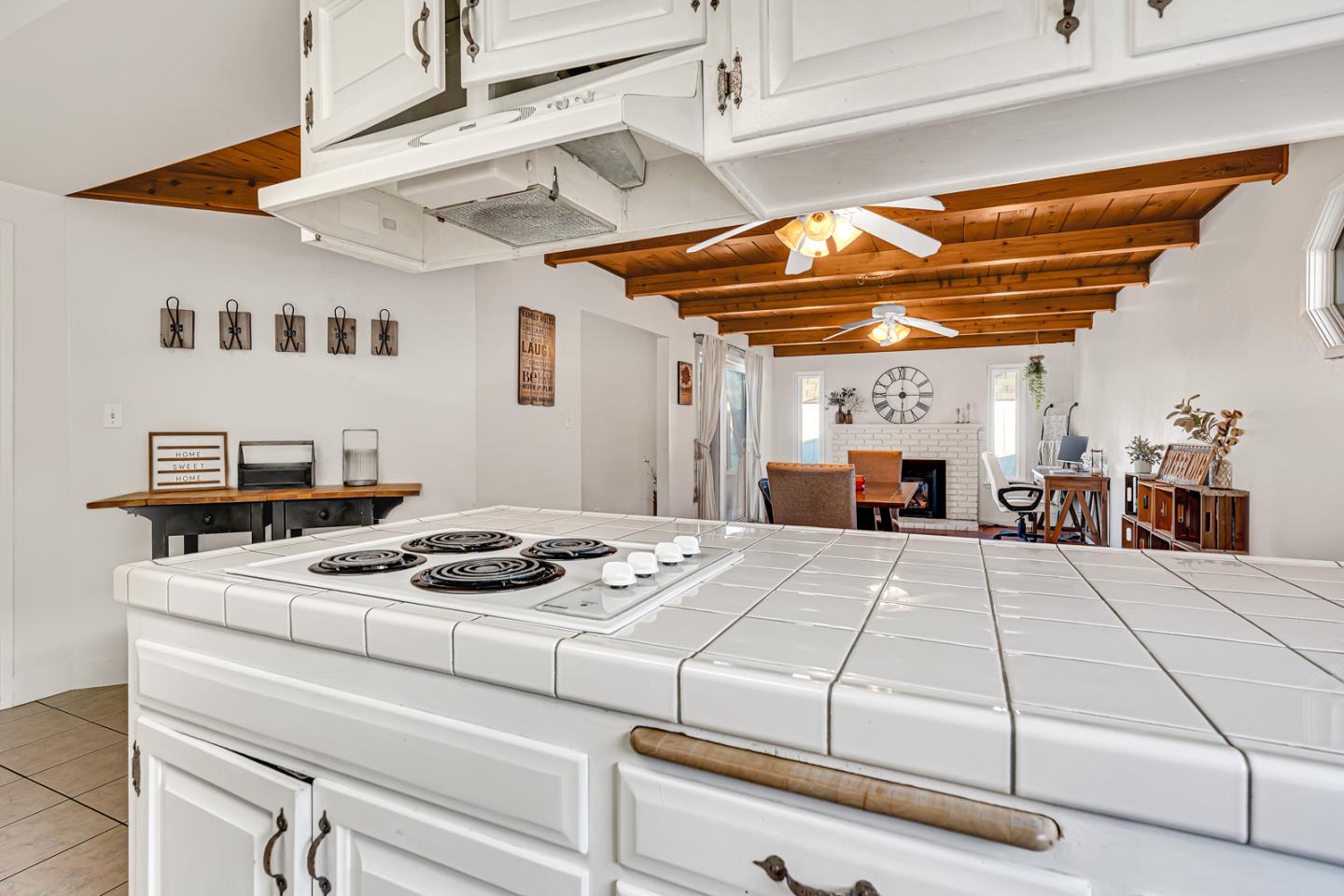 Detail Gallery Image 7 of 46 For 1062 Madison Ave, Los Banos,  CA 93635 - 4 Beds | 2 Baths