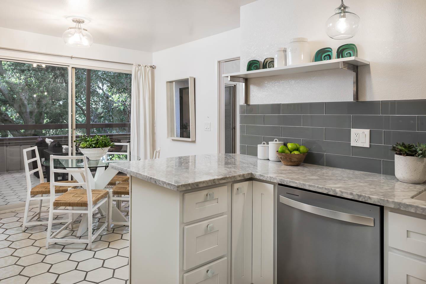 Detail Gallery Image 5 of 17 For 1230 Sharon Park Dr #55,  Menlo Park,  CA 94025 - 2 Beds | 2 Baths