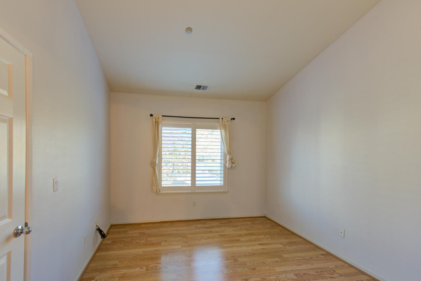 Detail Gallery Image 13 of 18 For 4098 Biscotti Pl, San Jose,  CA 95134 - 2 Beds | 2 Baths