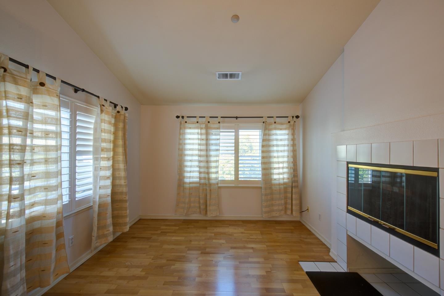 Detail Gallery Image 4 of 18 For 4098 Biscotti Pl, San Jose,  CA 95134 - 2 Beds | 2 Baths