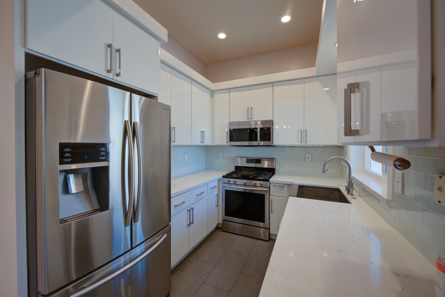 Detail Gallery Image 8 of 18 For 4098 Biscotti Pl, San Jose,  CA 95134 - 2 Beds | 2 Baths