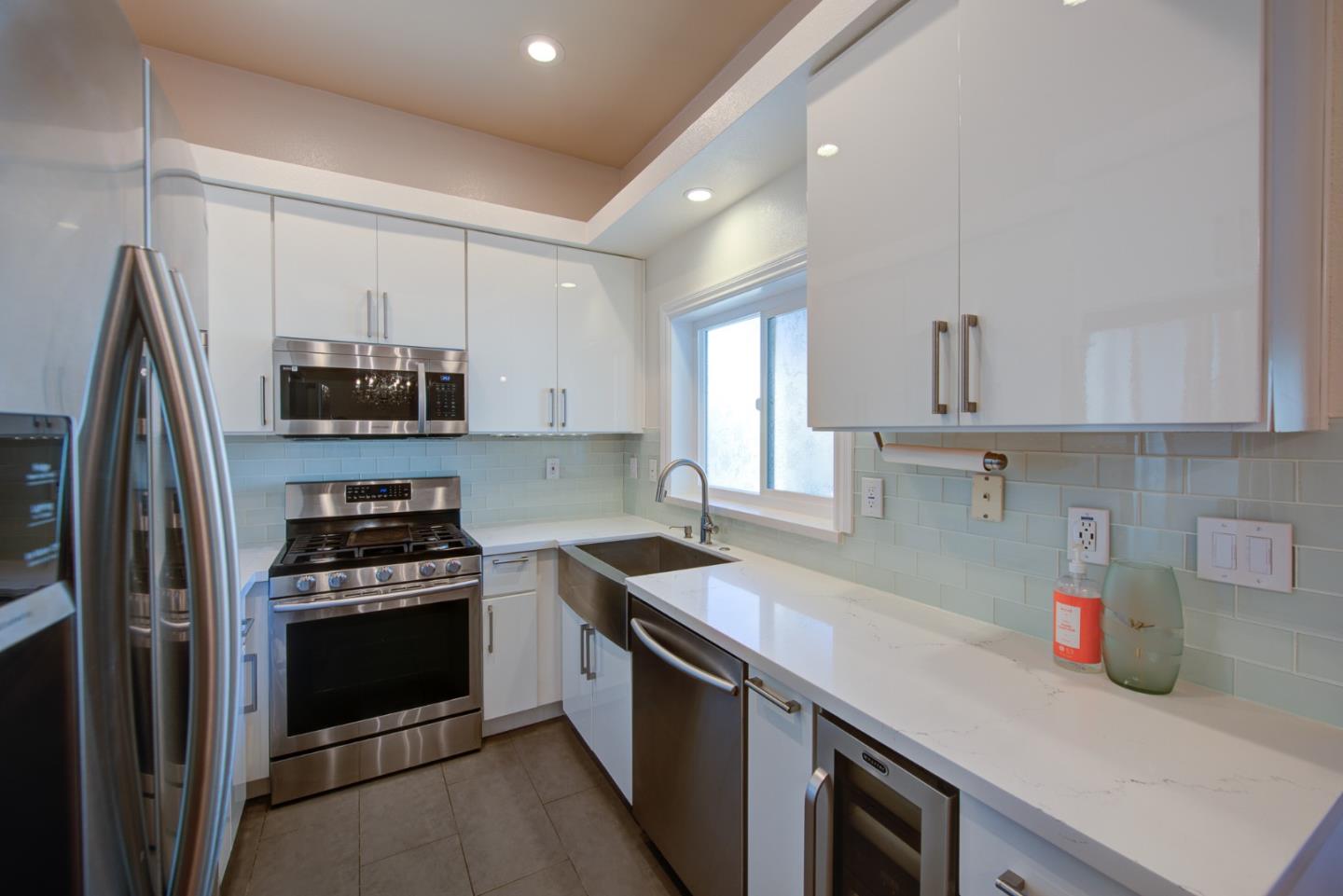 Detail Gallery Image 9 of 18 For 4098 Biscotti Pl, San Jose,  CA 95134 - 2 Beds | 2 Baths