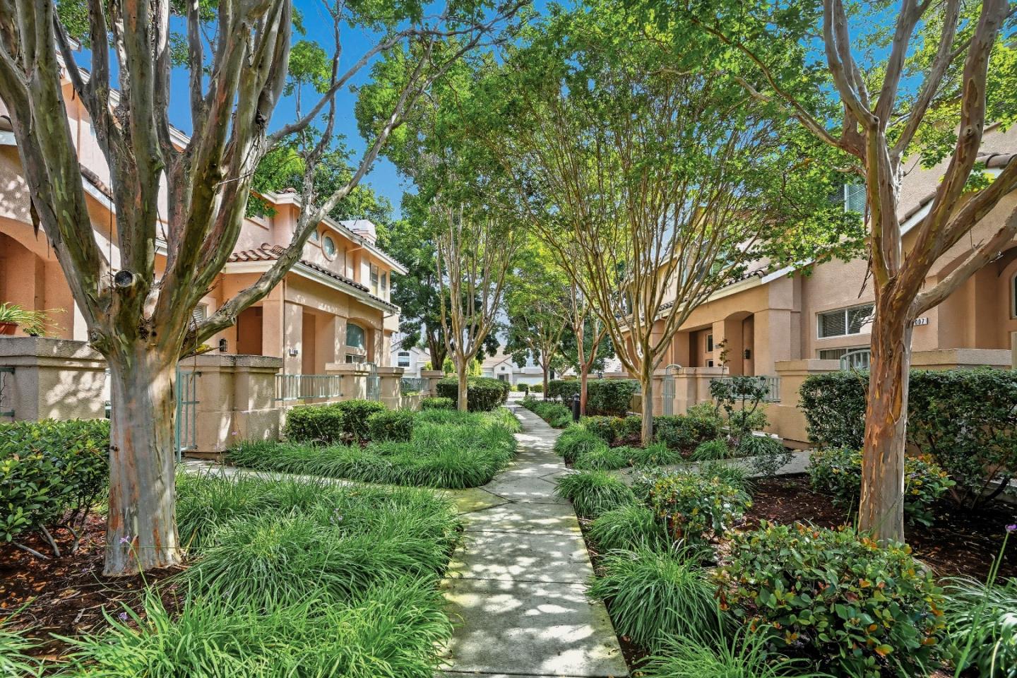 Detail Gallery Image 2 of 62 For 6004 Pisa Ter #119,  Fremont,  CA 94555 - 3 Beds | 2/1 Baths