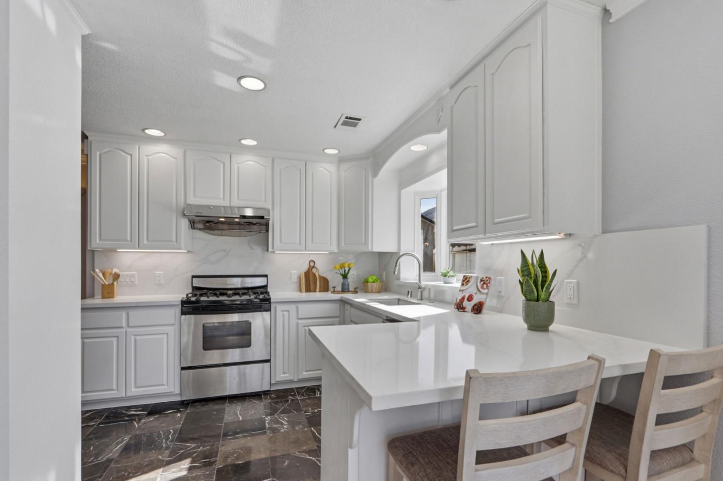 Detail Gallery Image 6 of 27 For 43382 Bryant St, Fremont,  CA 94539 - 3 Beds | 2 Baths