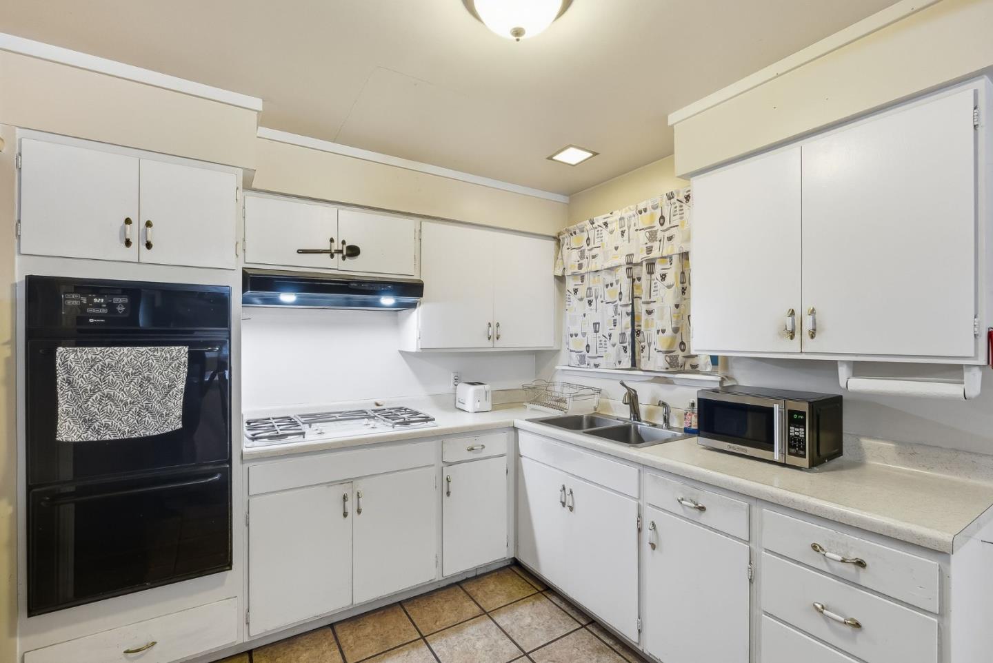 Detail Gallery Image 7 of 18 For 82 Magellan Ave, San Jose,  CA 95116 - 3 Beds | 1 Baths