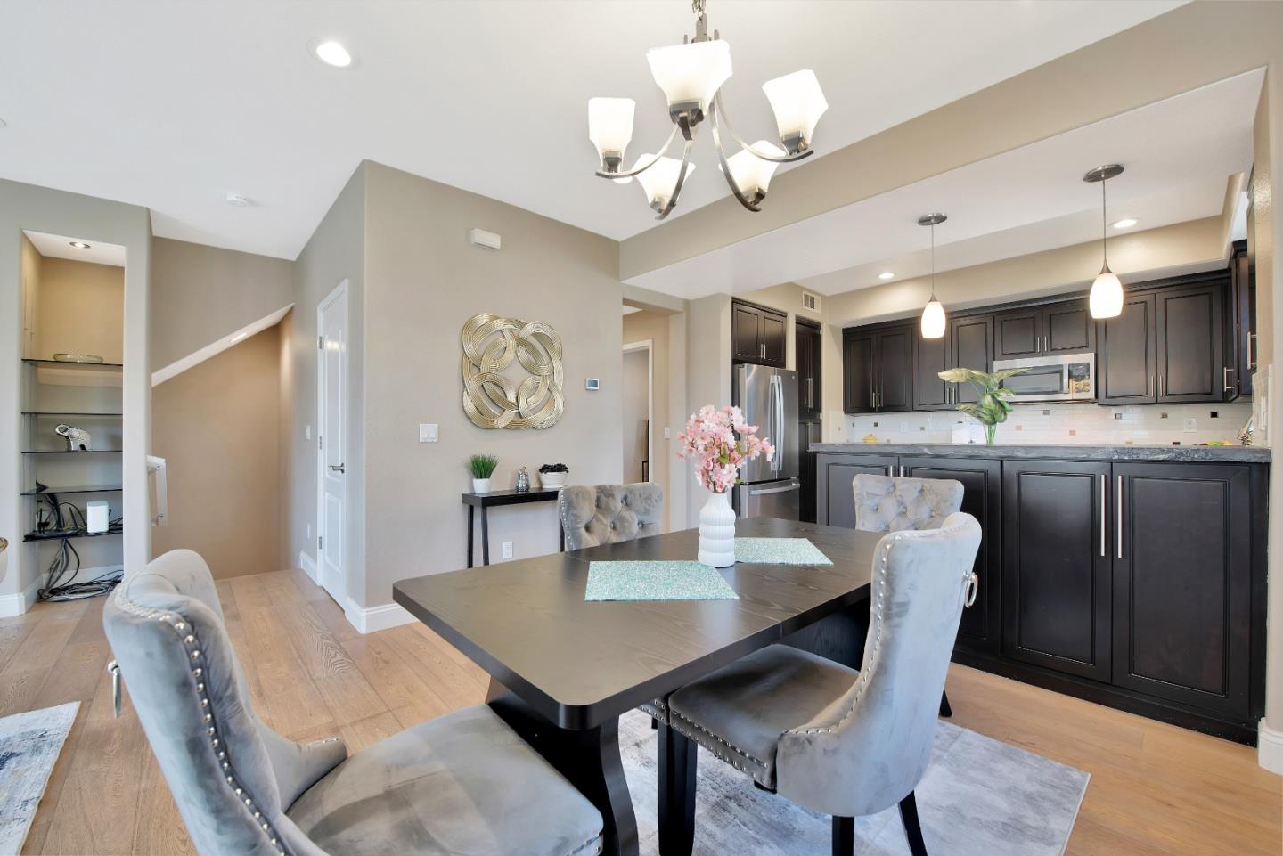 Detail Gallery Image 11 of 31 For 347 Bella Ridge Ter, San Jose,  CA 95125 - 4 Beds | 4 Baths