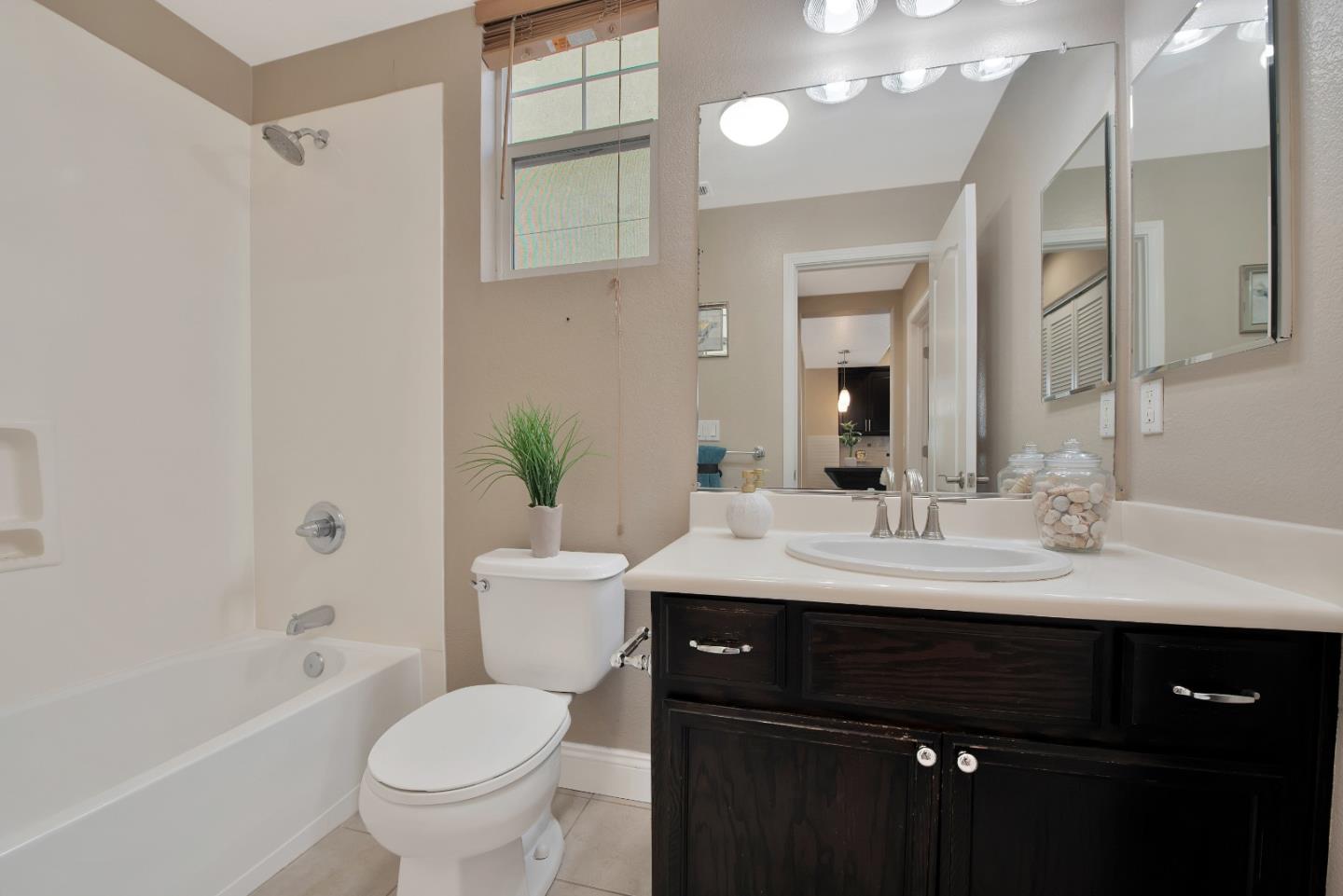 Detail Gallery Image 15 of 31 For 347 Bella Ridge Ter, San Jose,  CA 95125 - 4 Beds | 4 Baths