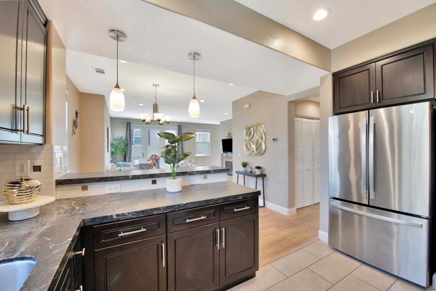 Detail Gallery Image 8 of 31 For 347 Bella Ridge Ter, San Jose,  CA 95125 - 4 Beds | 4 Baths