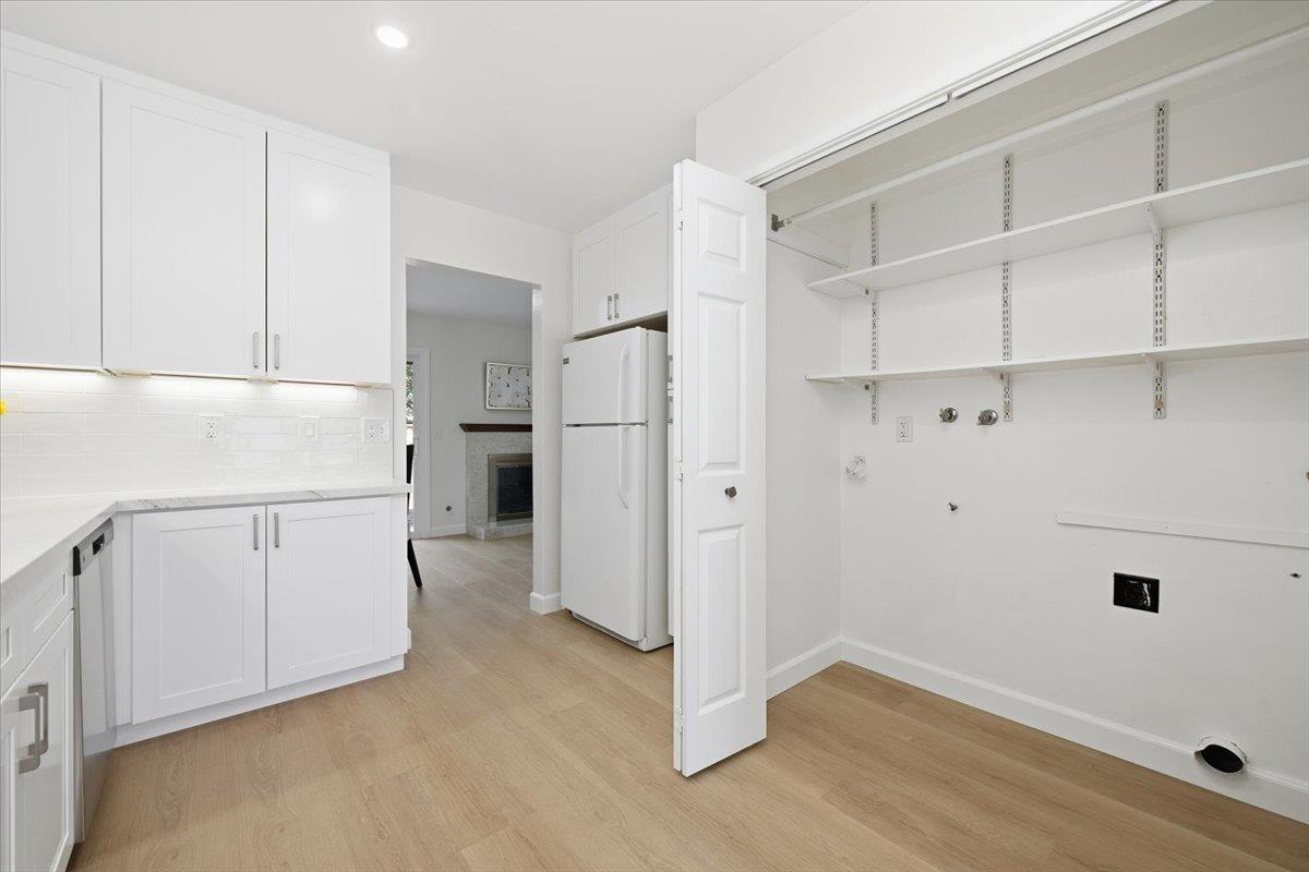 Detail Gallery Image 14 of 29 For 1007 Bryant Way #B,  Sunnyvale,  CA 94087 - 3 Beds | 2/1 Baths