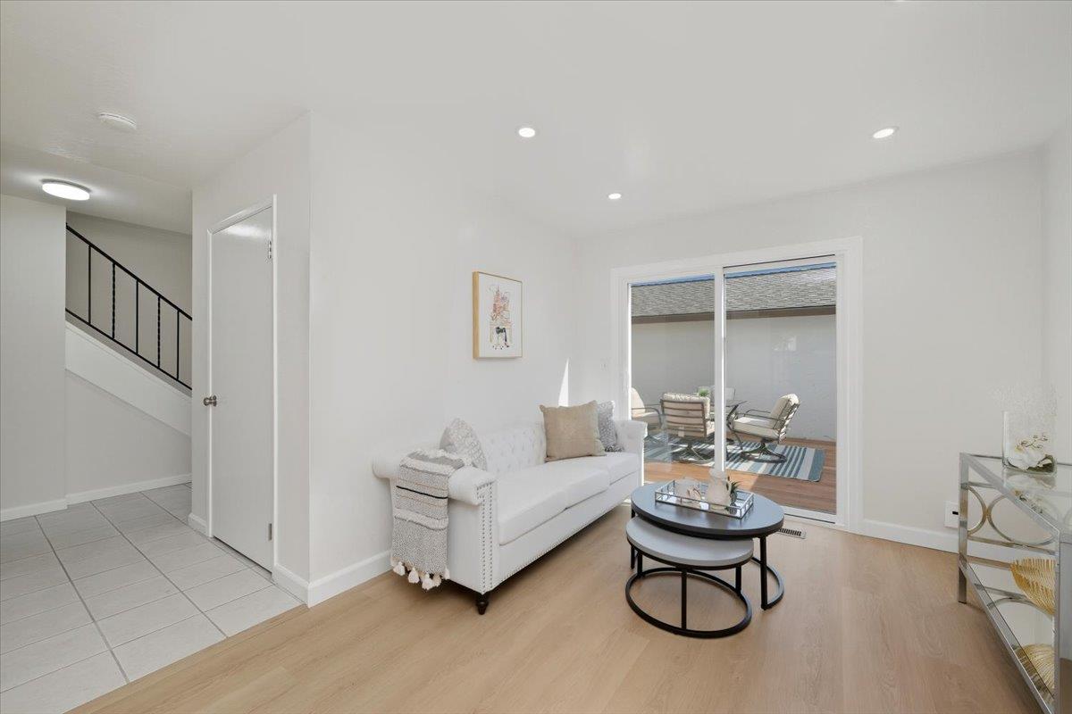 Detail Gallery Image 15 of 29 For 1007 Bryant Way #B,  Sunnyvale,  CA 94087 - 3 Beds | 2/1 Baths